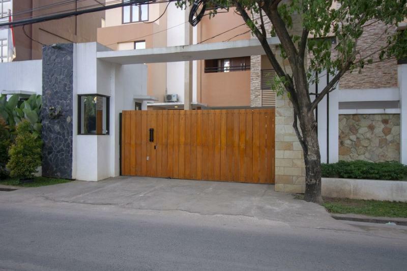 Reddoorz Plus @ Cbd Bintaro South Tangerang Dış mekan fotoğraf